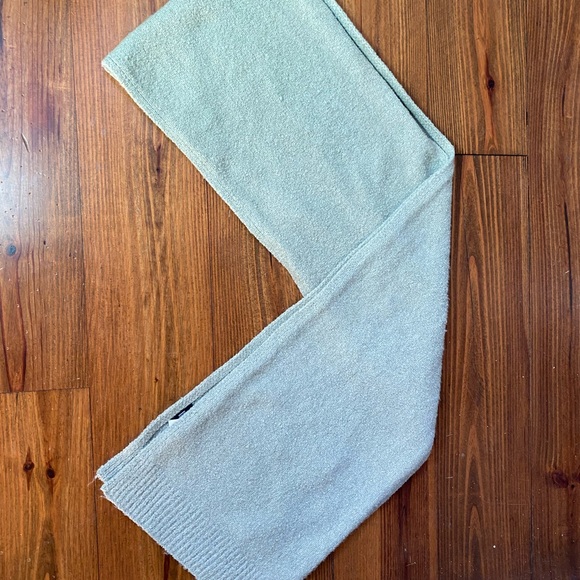 Express Winter Gray Beanie Hat and Matching Scarf NWT - Picture 6 of 7